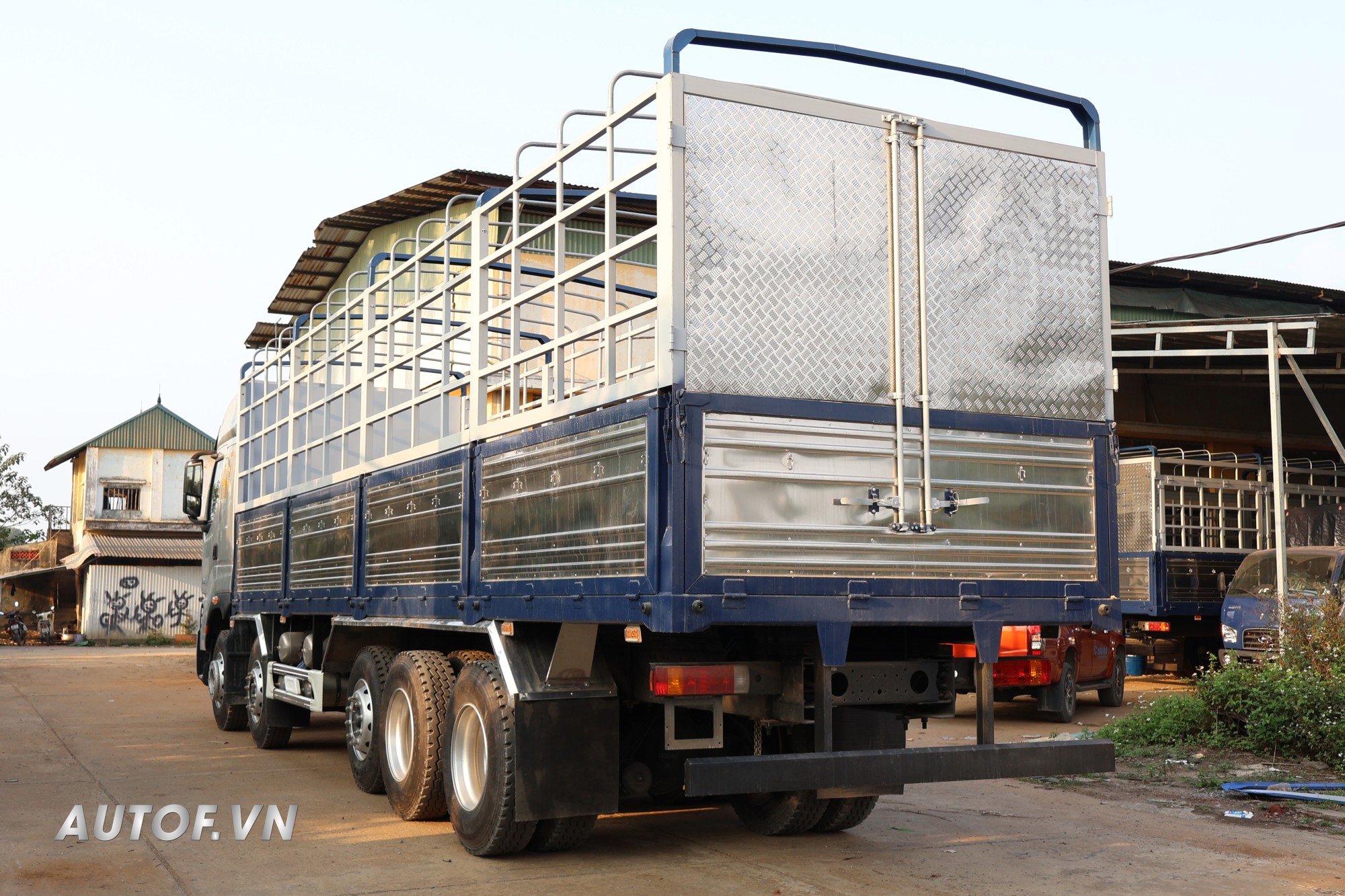 chenglong_5_chan_thung_mu_ibat